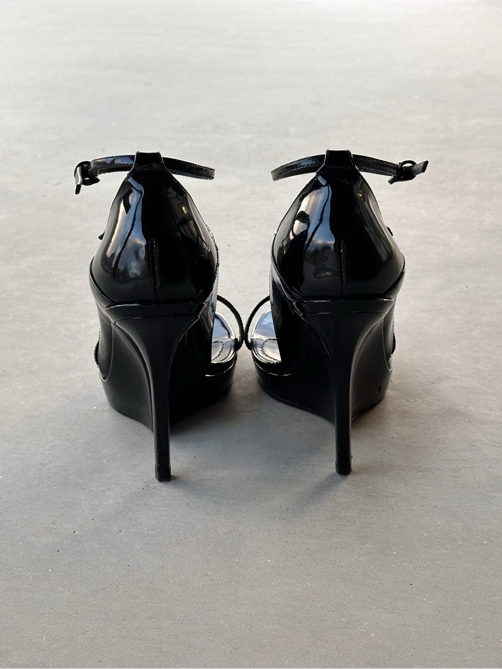 YSL Yves Saint Laurent Tom Ford Era Black Patent T Strap Platform Heels 38.5 - Picture 7 of 11